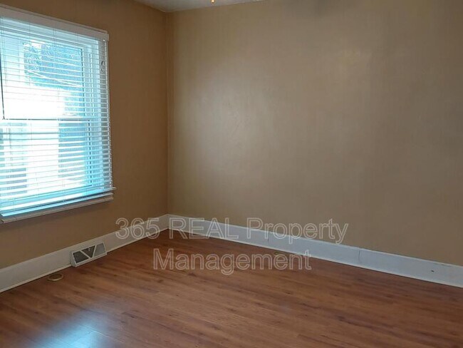 Building Photo - 1417 12th Ave