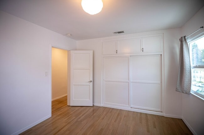 Building Photo - 2420 Teviot St