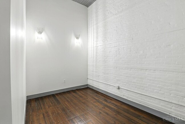 Building Photo - 222 W 15th St