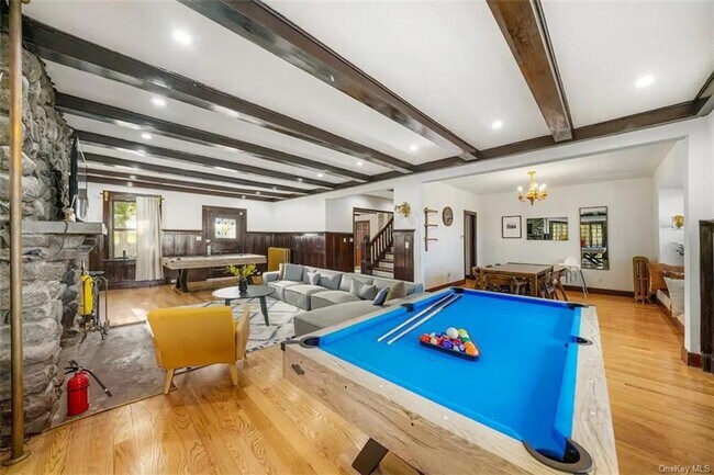 Building Photo - 10 Twin Lakes Rd