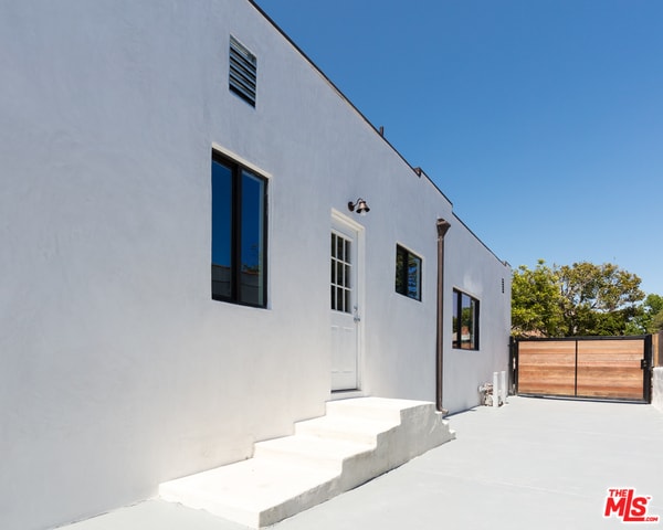 Building Photo - 3777 Rosewood Ave