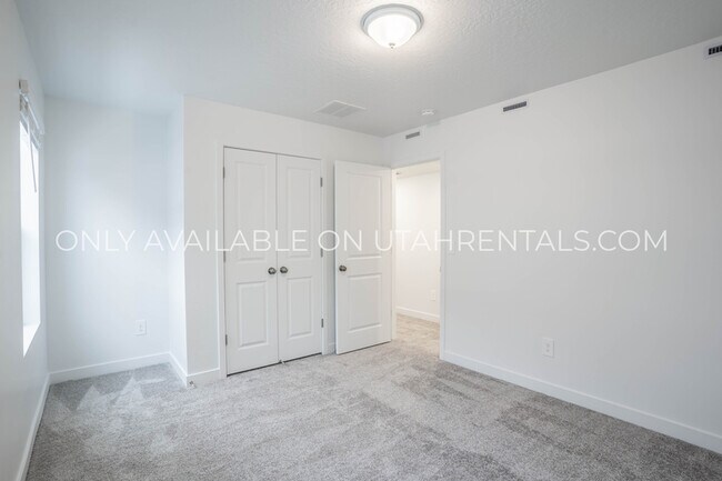 Building Photo - 4941 Willowstone Dr