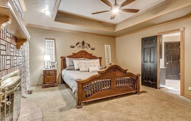 Building Photo - Massive 4BD/3BTH and 2 Car garage Home! Minutes from I-35