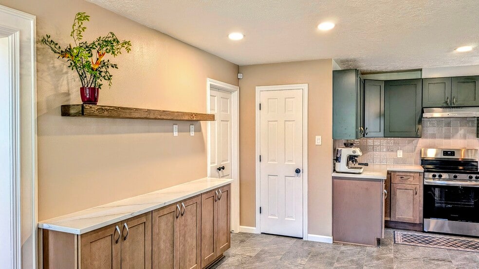 Kitchen - 15707 Downford Dr
