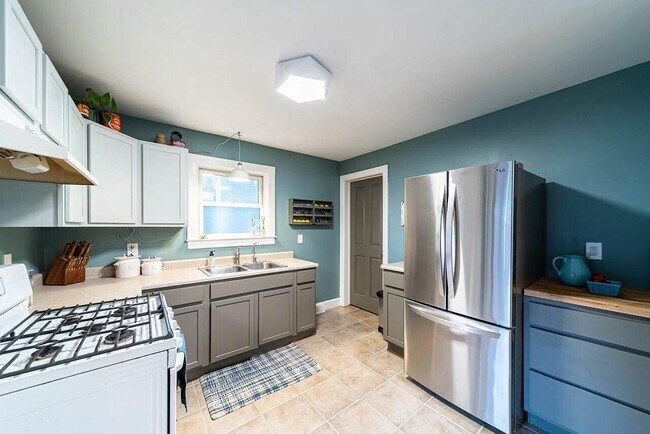 Building Photo - 615 Cottage Grove Ave