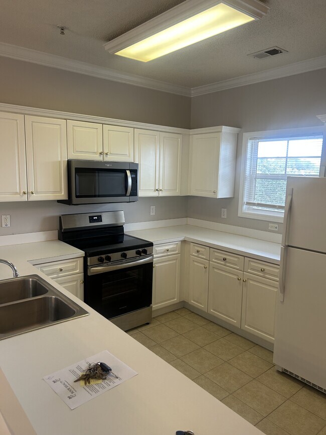 Building Photo - 805 Crumpet Ct