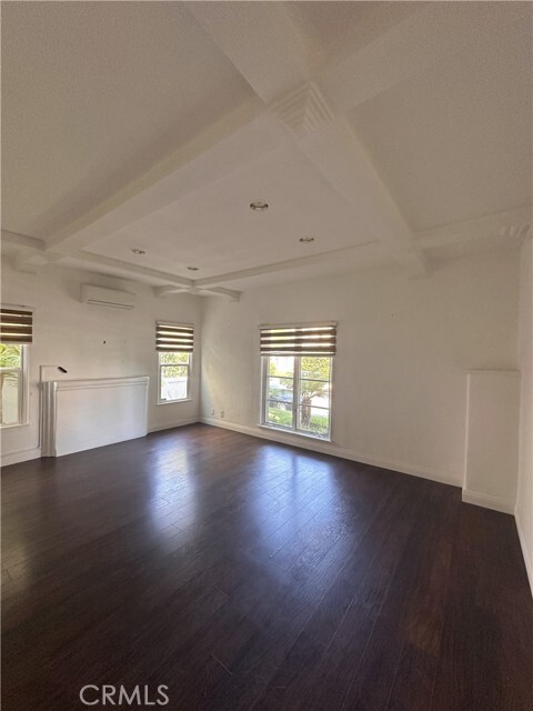 Building Photo - 137 S Roxbury Dr