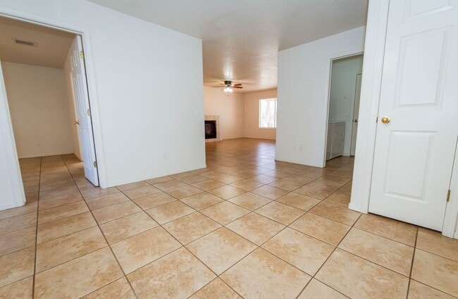 Building Photo - 1083 Desert Oak Pl