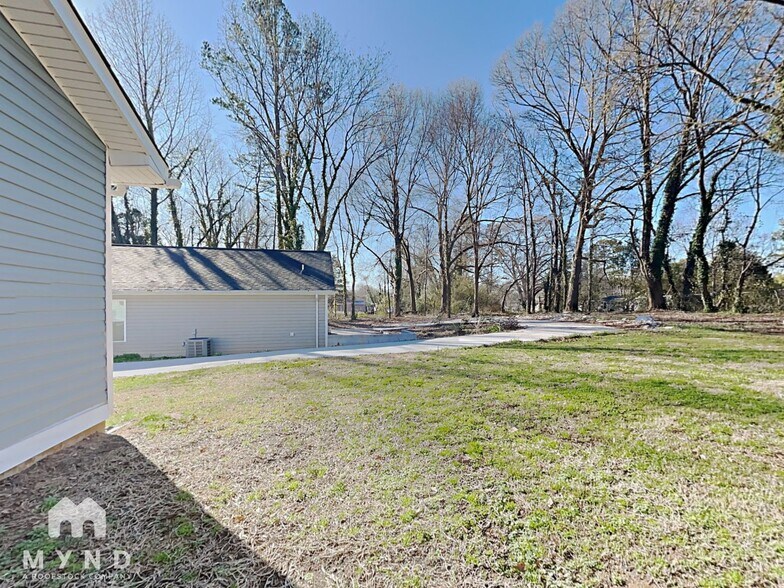 Building Photo - 2525 Darren Dr