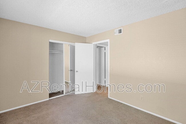 Building Photo - 1075 E Chandler Blvd