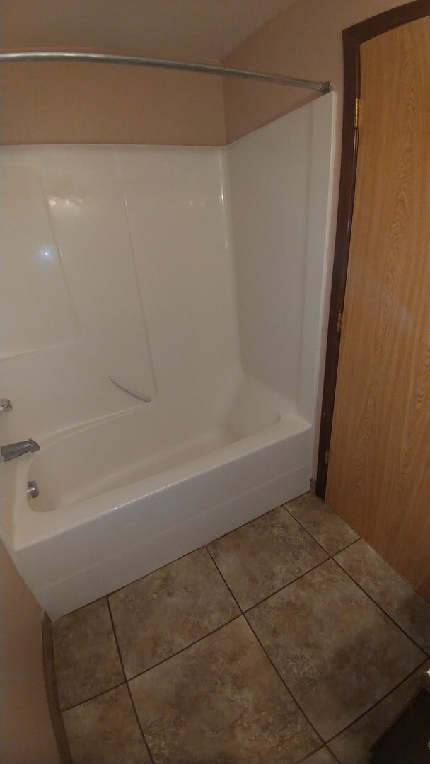 Building Photo - 4-Bed, 2-Bath Home Off Road 100 with Easy ...