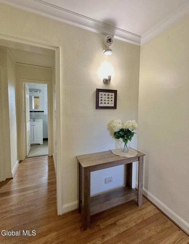 Building Photo - 195 Van Rensselaer Blvd