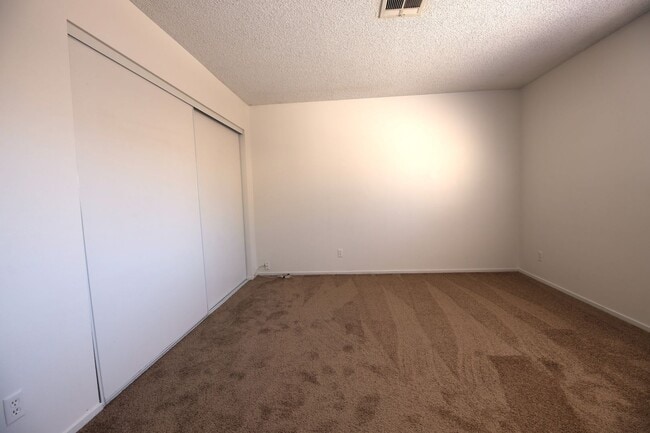 Building Photo - Great 3bed/2bath Home in Spring Valley