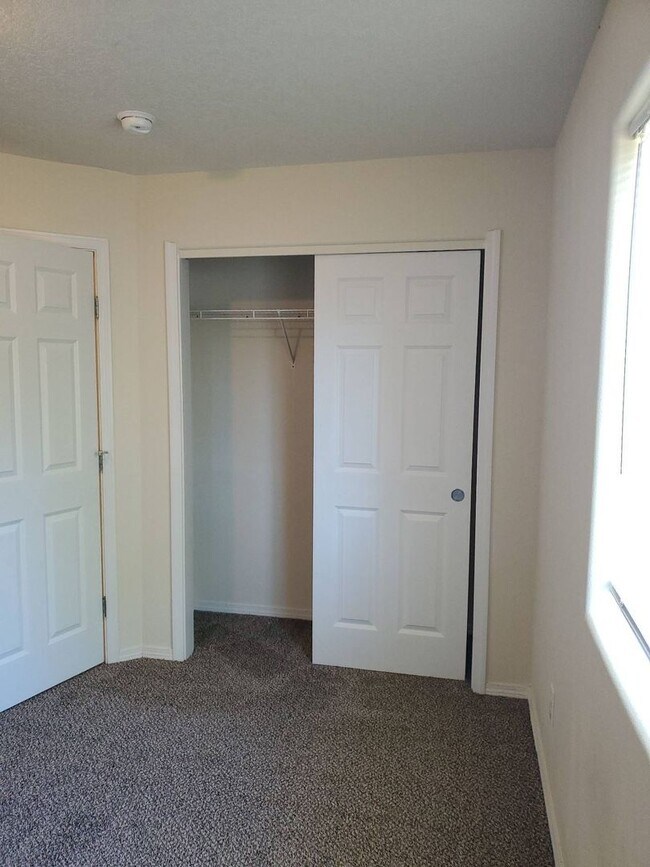 Building Photo - 460 Laguna Dr