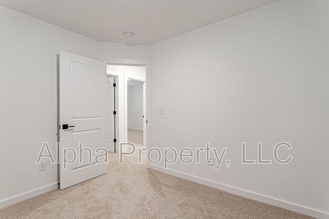 Building Photo - 1239 Westgate Vlg Dr