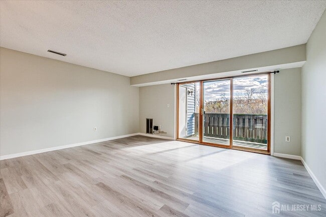 Building Photo - 807 Aspen Dr