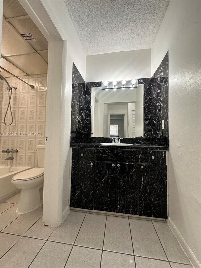 Building Photo - 1008 NW 45th Ave