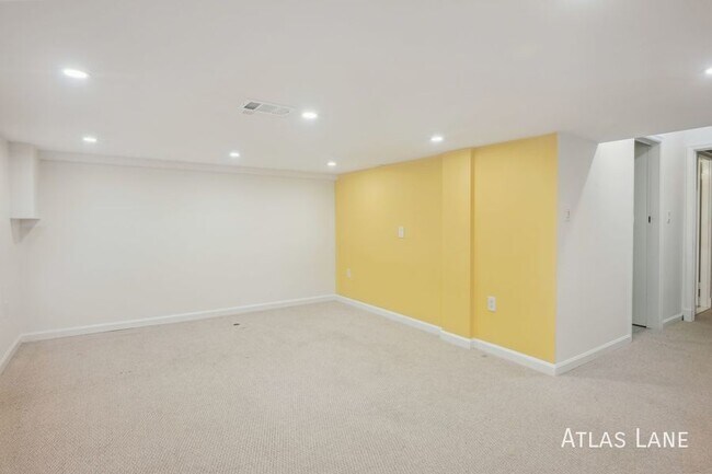 Building Photo - Professionally Managed Home In Gated  Comm...