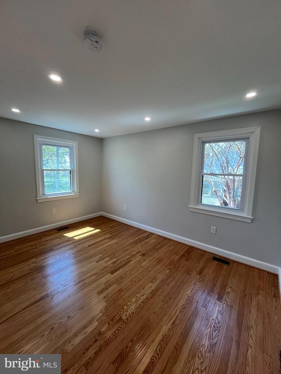 Building Photo - 327 Whittier St NW