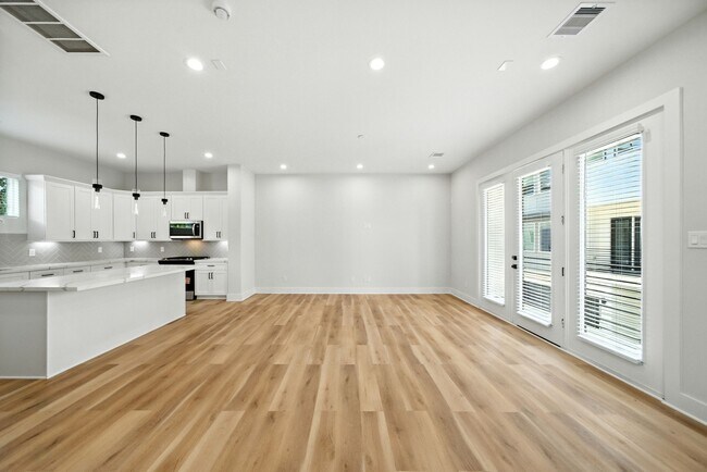 Building Photo - 2304 Hoskins Dr
