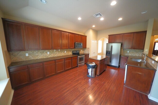Building Photo - Beautiful Home Now Available in the Covete...