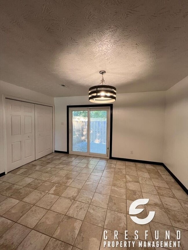 Building Photo - 3Br 2BAth Close to Fort Bragg with Large F...