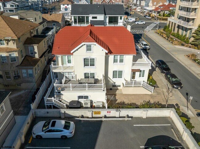 Building Photo - 104 S Oakland Ave