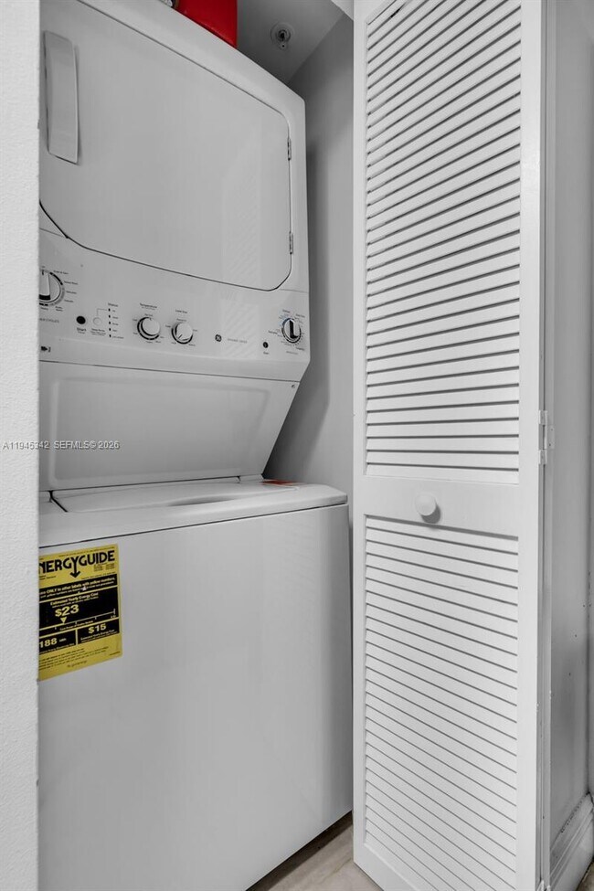 Building Photo - 701 Brickell Key Blvd