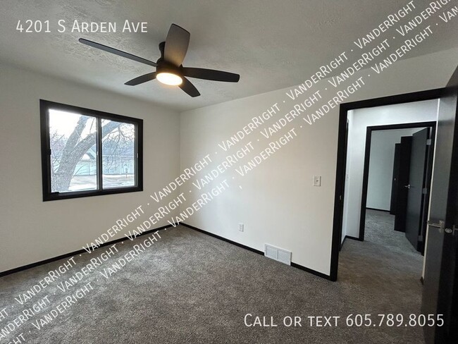 Building Photo - 4201 S Arden Ave