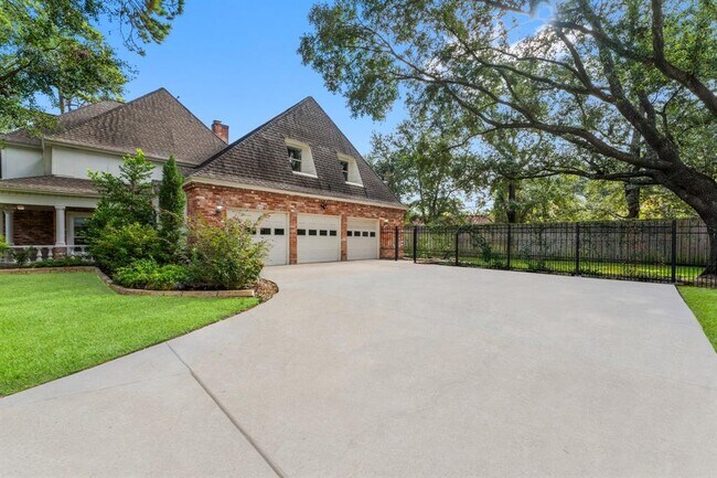 Building Photo - 8911 Tranquil Park Dr