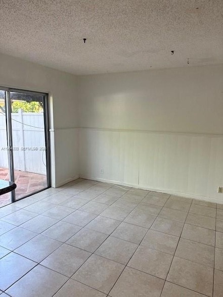 Building Photo - 3920 Woodside Dr