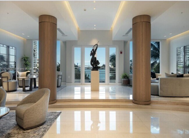 Building Photo - 888 Brickell Key Dr