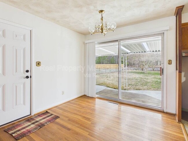 Building Photo - 47 Beaconsdale Ln