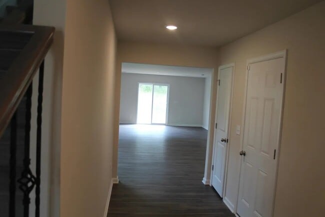 Building Photo - 1537 Woodhouse Dr