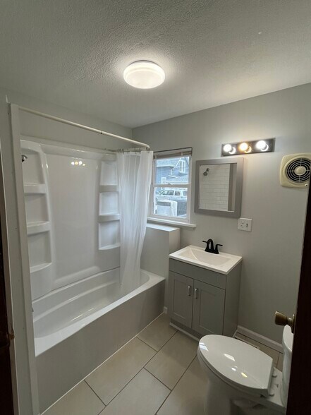 Building Photo - 430 N 25th St