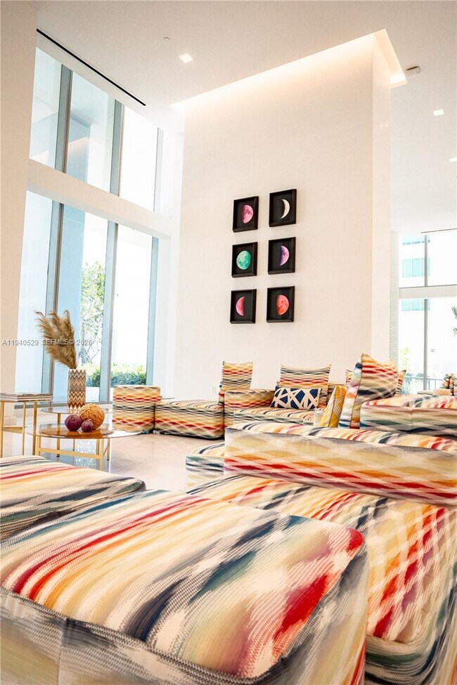 Building Photo - 700 NE 26th Terrace