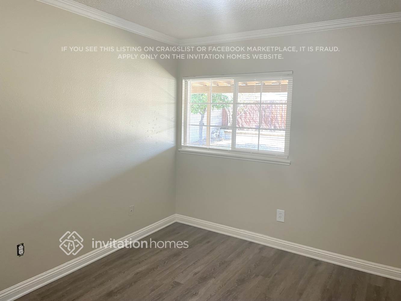 Building Photo - 2155 E Alondra St