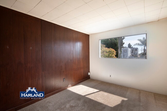 Building Photo - 2112 Thomas Ave