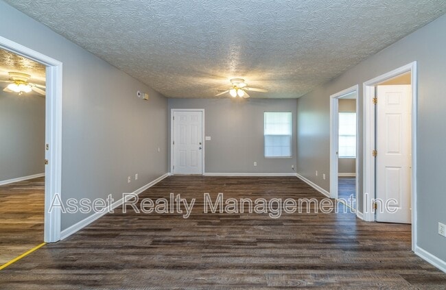 Building Photo - 152 Red Bud Ln