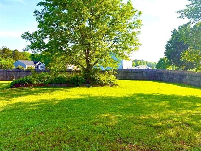 Building Photo - 15 Parkview Ln