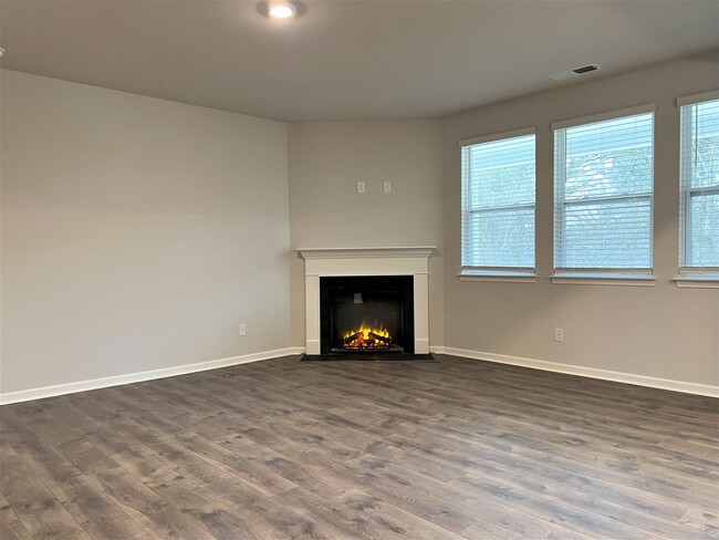 Building Photo - 1011 Altavista