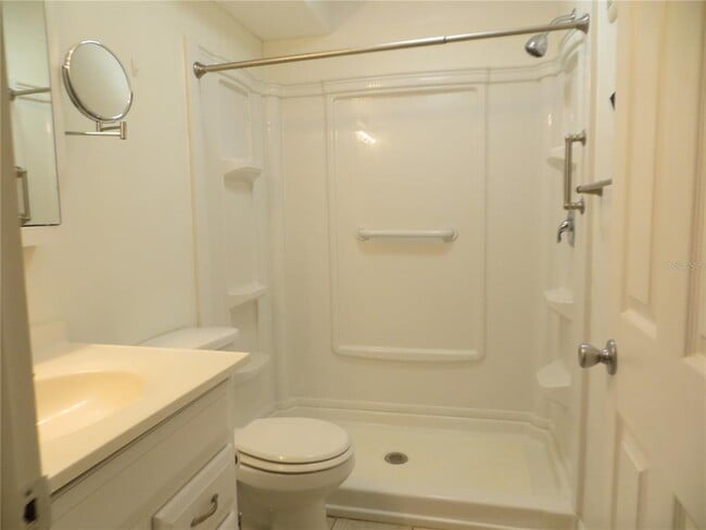 Building Photo - 2750 E Bay Dr