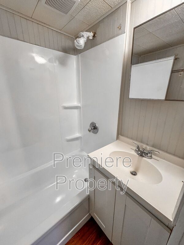 Building Photo - 311 E Arthur St