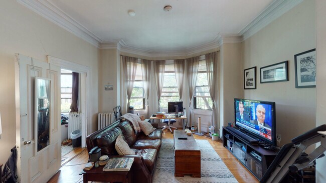 Building Photo - 244 Beacon St