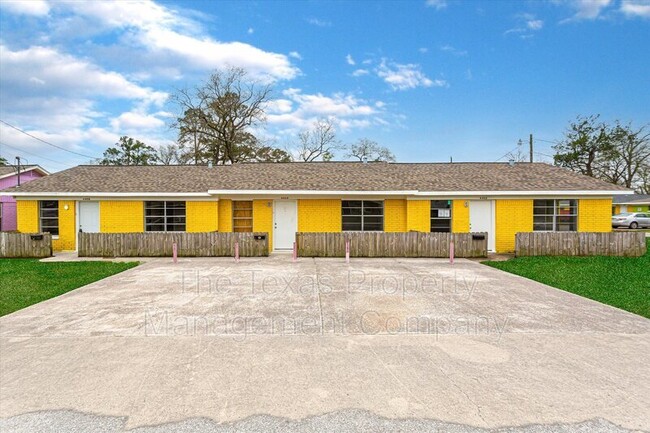 Primary Photo - 4404 Tampico St