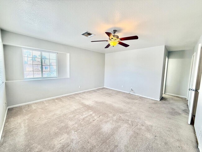 Building Photo - Amazing Peccole Ranch Home 4 beds & Pool