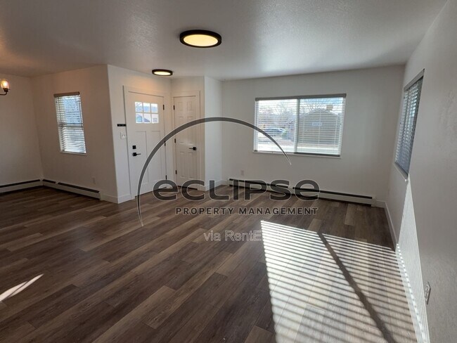 Building Photo - 464 Tara Dr