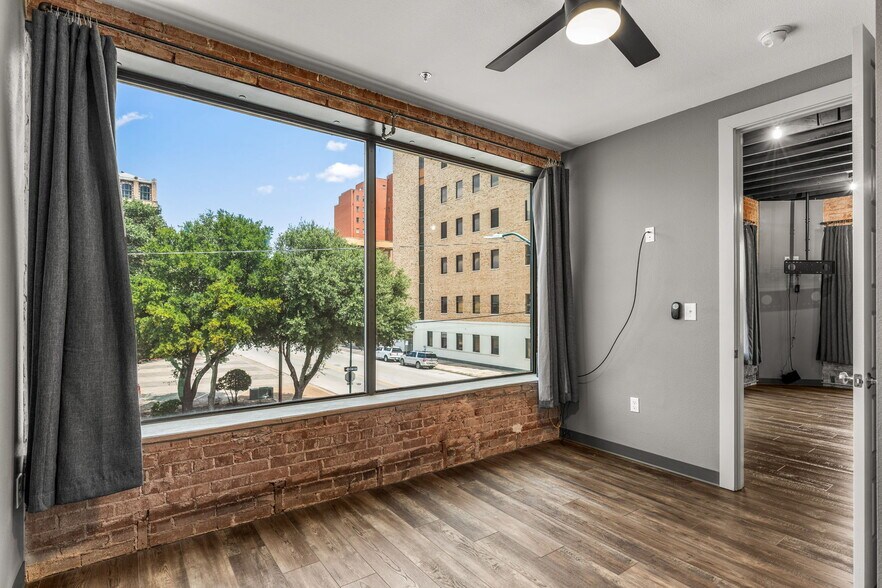 Building Photo - 901 9th St