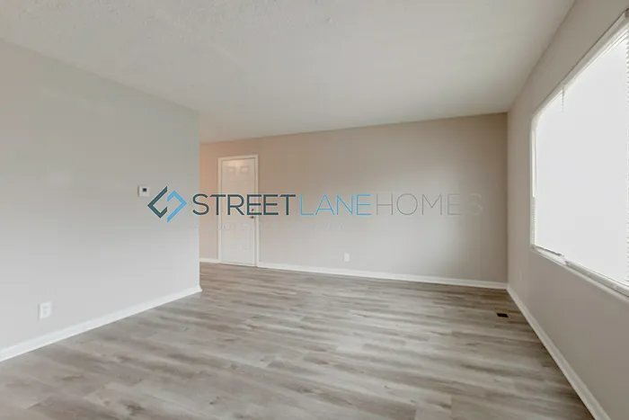 Building Photo - 3704 Erin Dr