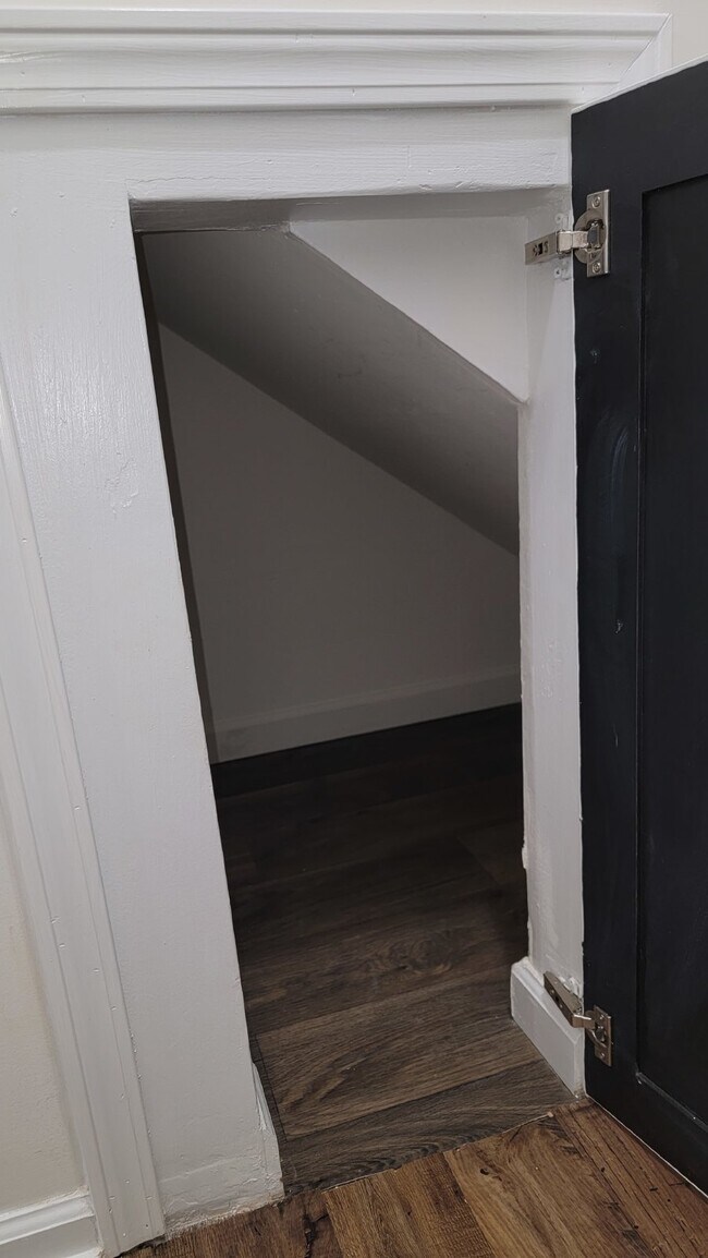 Building Photo - "Modern 3-Bedroom Multiplex with 3 Full Ba...